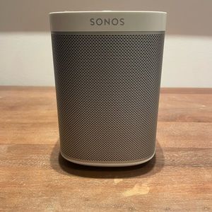 Sonos white color play1. In great shape. Looks like new.
